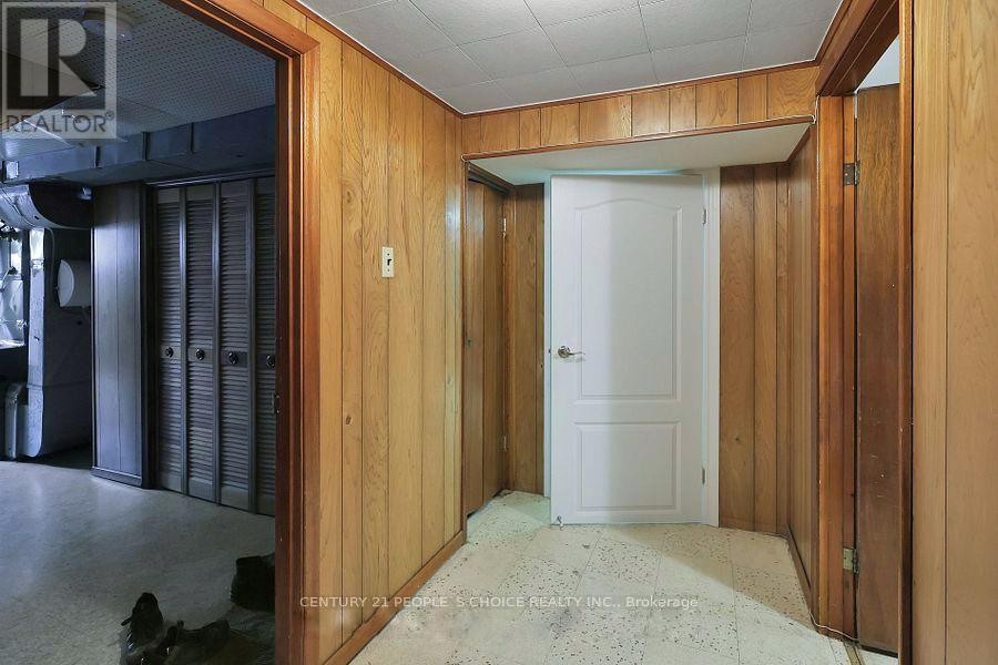 












FURNISHED - 122 RIFLE RANGE ROAD

,
Hamilton (Ainslie Wood),




Ontario
L8S3B6

