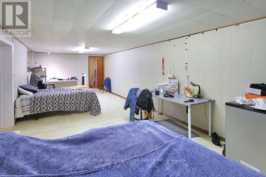 












FURNISHED - 122 RIFLE RANGE ROAD

,
Hamilton (Ainslie Wood),




Ontario
L8S3B6

