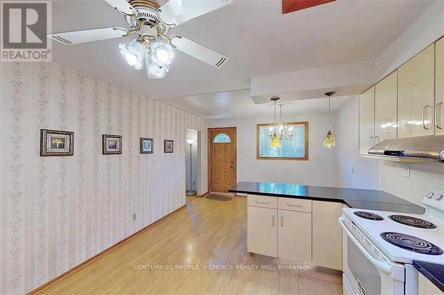 












FURNISHED - 122 RIFLE RANGE ROAD

,
Hamilton (Ainslie Wood),




Ontario
L8S3B6

