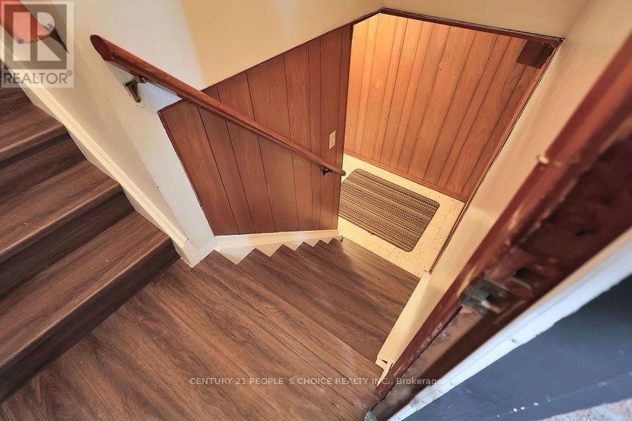 












FURNISHED - 122 RIFLE RANGE ROAD

,
Hamilton (Ainslie Wood),




Ontario
L8S3B6

