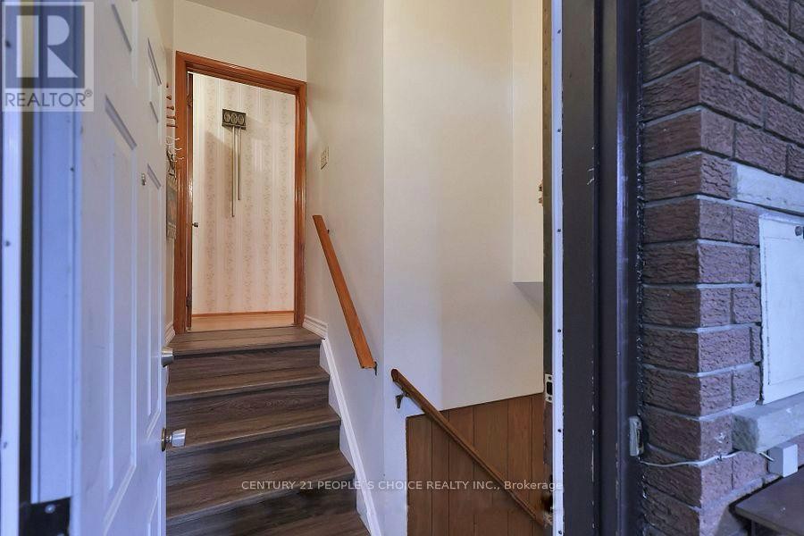 












FURNISHED - 122 RIFLE RANGE ROAD

,
Hamilton (Ainslie Wood),




Ontario
L8S3B6

