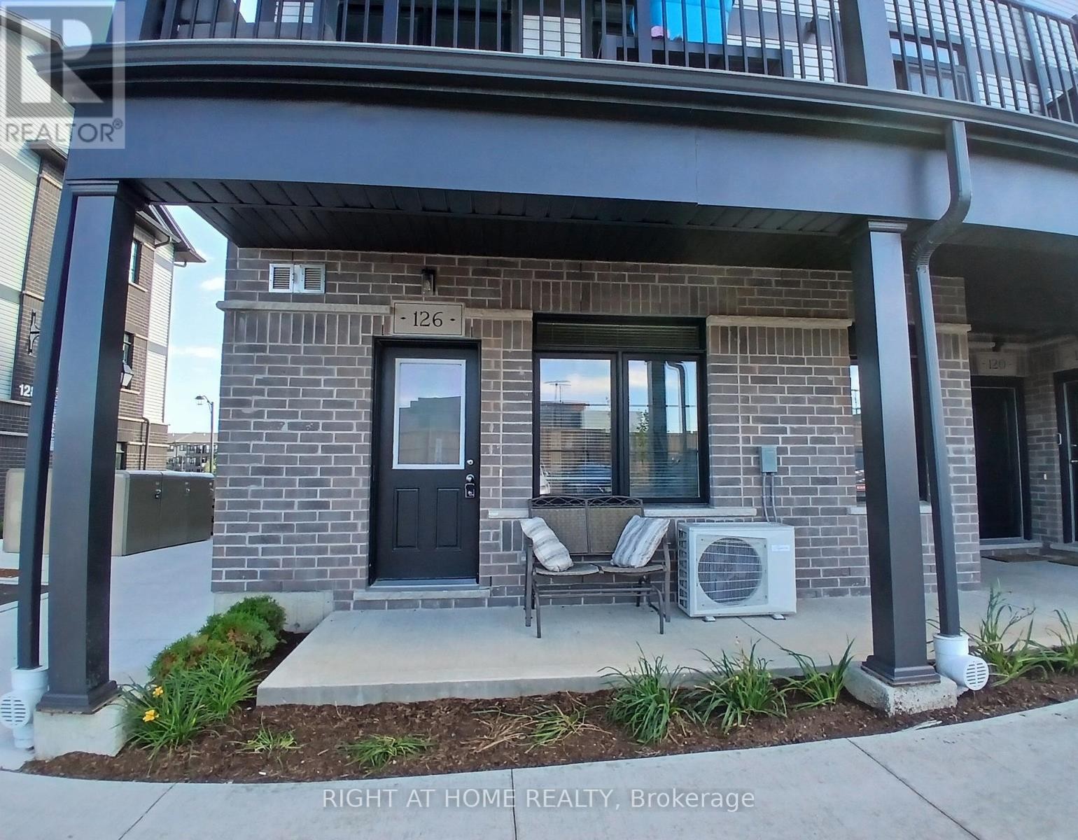 












34 - 126 OAT LANE

,
Kitchener,




Ontario
N2R0S8

