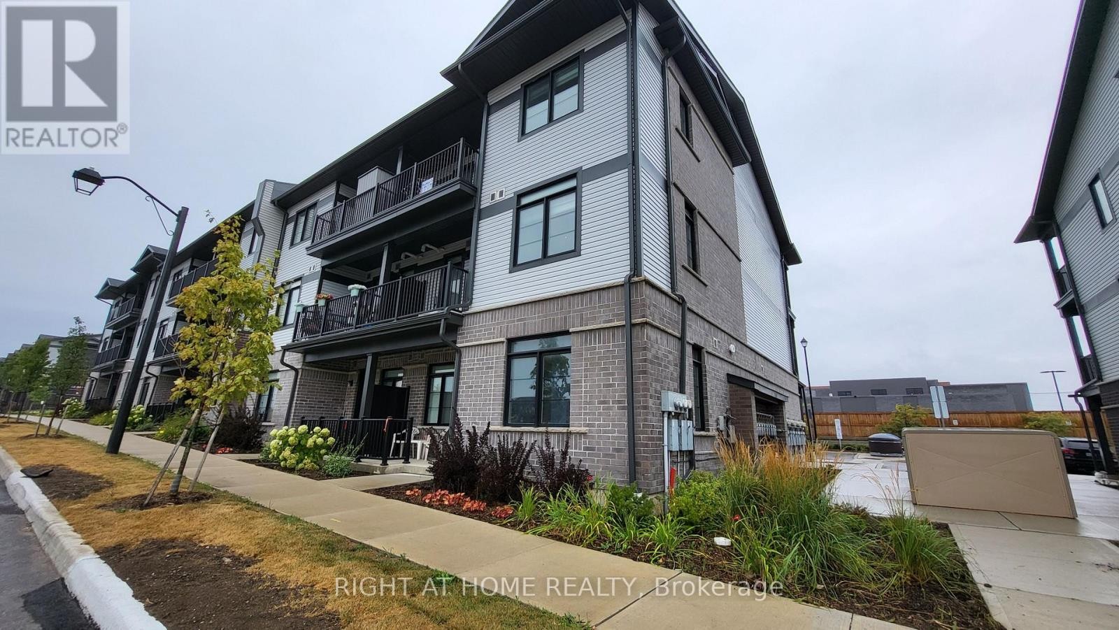 












34 - 126 OAT LANE

,
Kitchener,




Ontario
N2R0S8

