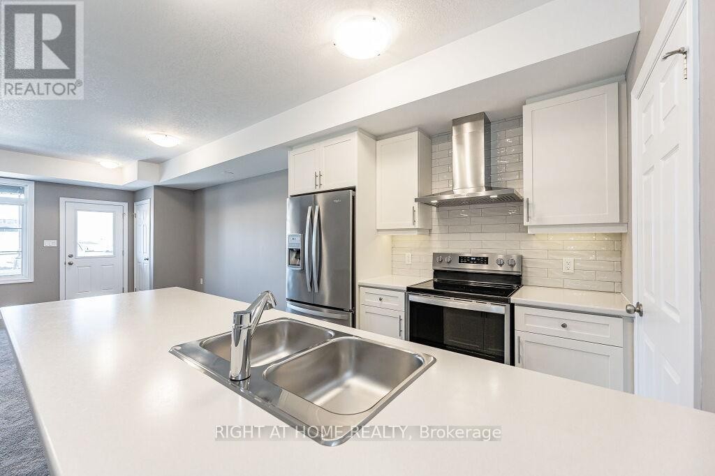 












34 - 126 OAT LANE

,
Kitchener,




Ontario
N2R0S8

