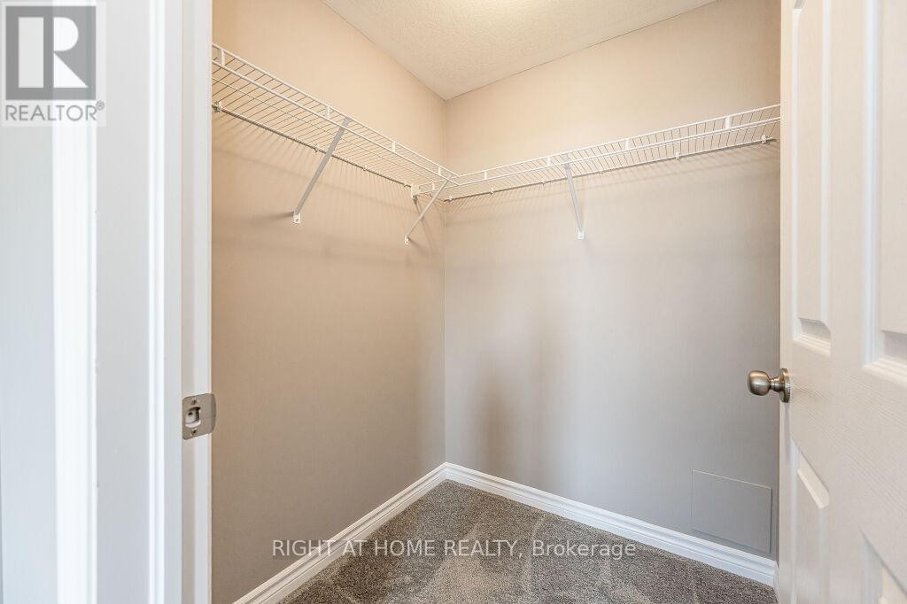 












34 - 126 OAT LANE

,
Kitchener,




Ontario
N2R0S8

