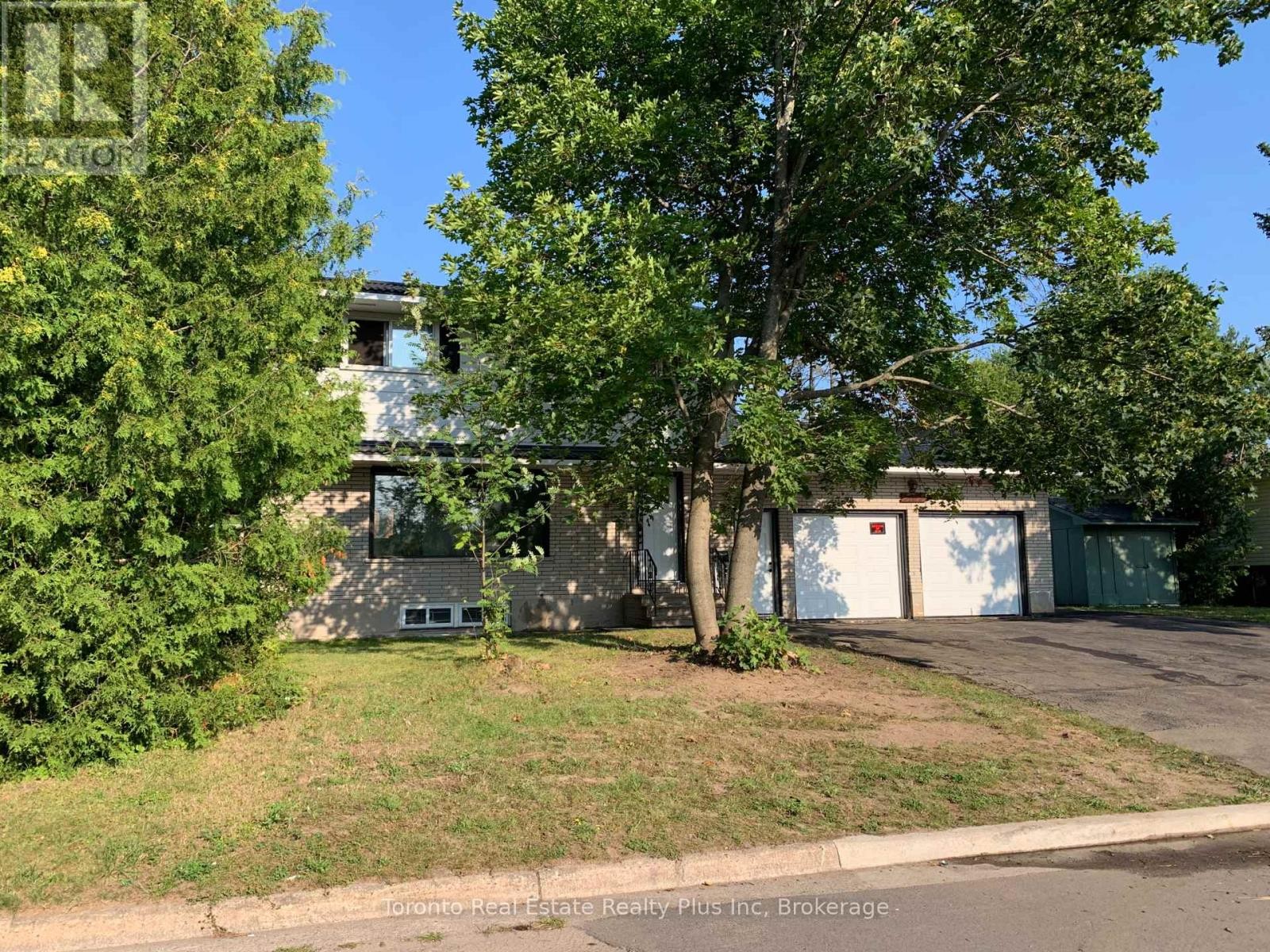 












70 LASALLE CT CRESCENT

,
Sault Ste Marie,




Ontario
P6B4R6

