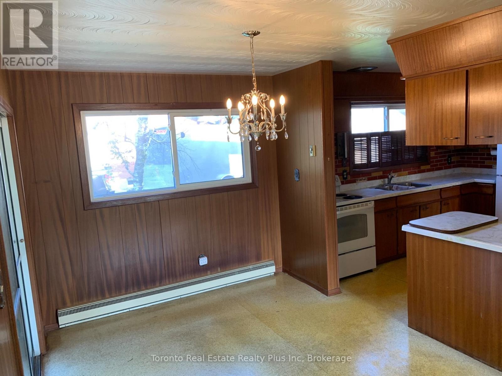 












70 LASALLE CT CRESCENT

,
Sault Ste Marie,




Ontario
P6B4R6

