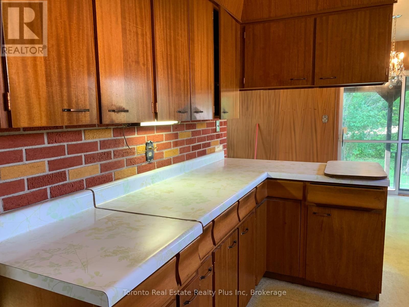 












70 LASALLE CT CRESCENT

,
Sault Ste Marie,




Ontario
P6B4R6

