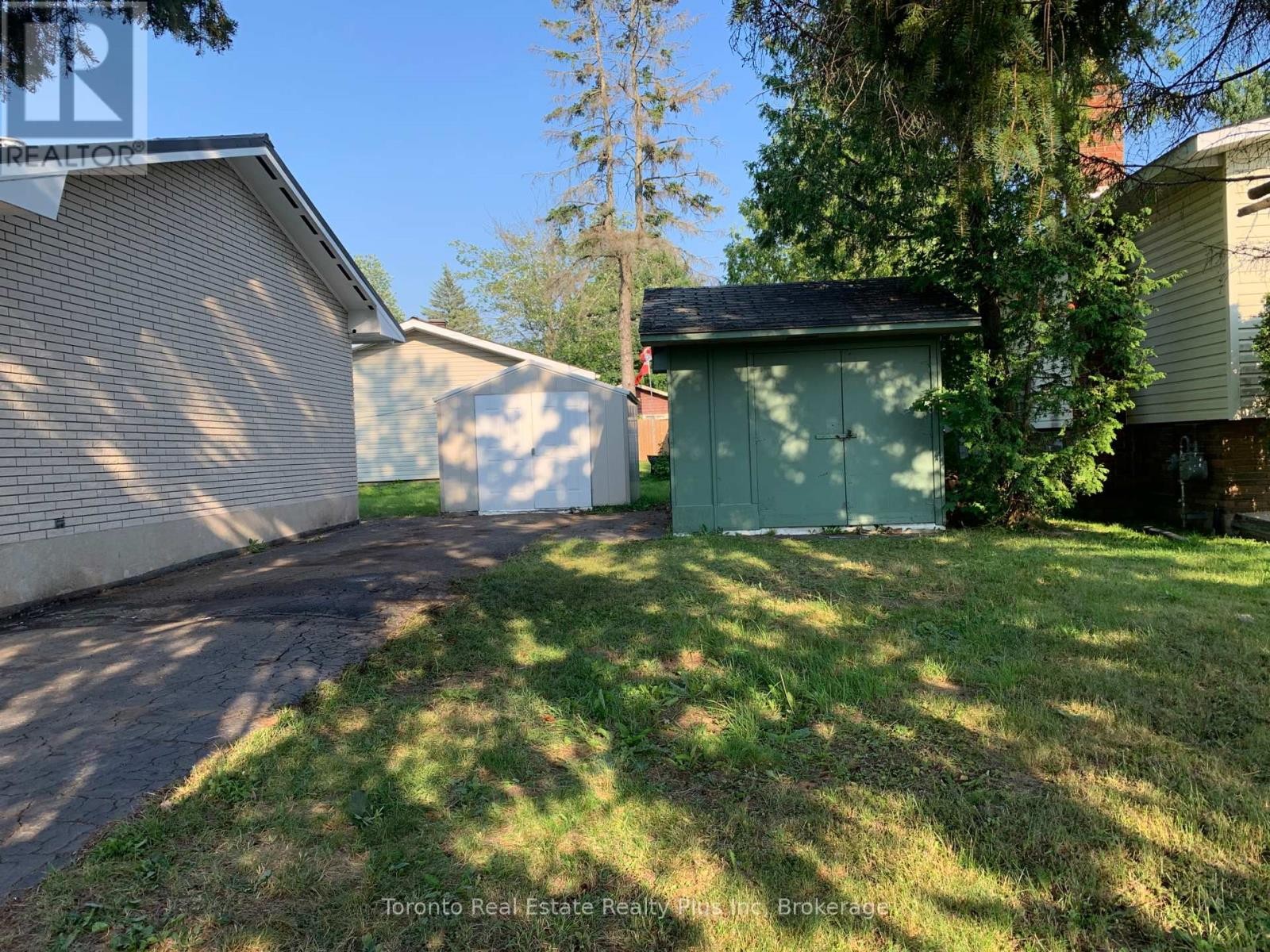 












70 LASALLE CT CRESCENT

,
Sault Ste Marie,




Ontario
P6B4R6

