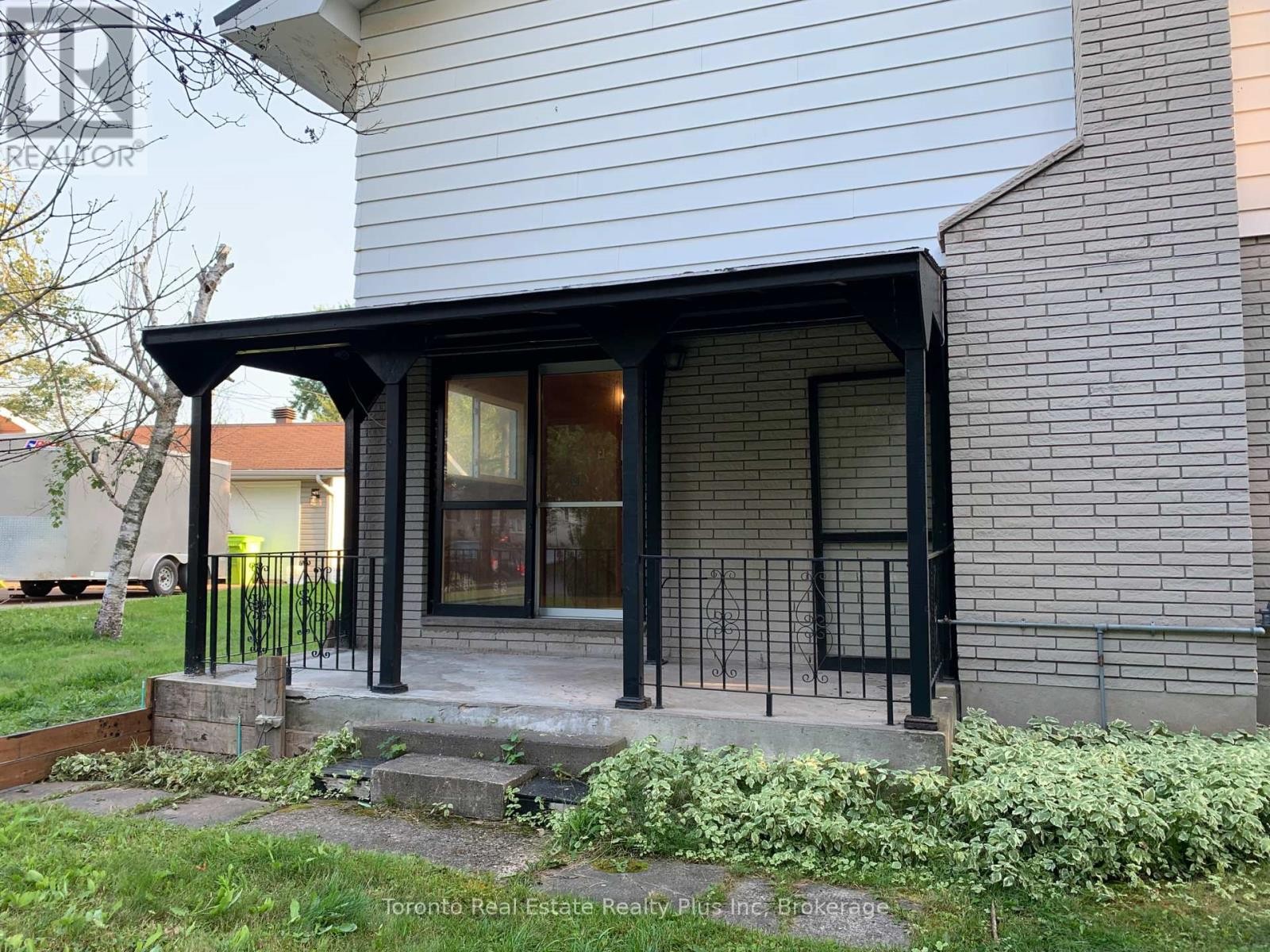 












70 LASALLE CT CRESCENT

,
Sault Ste Marie,




Ontario
P6B4R6

