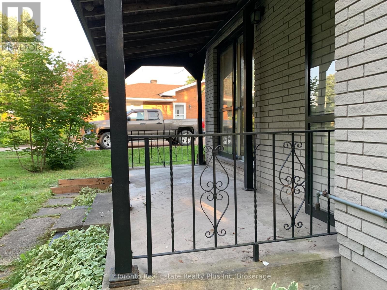 












70 LASALLE CT CRESCENT

,
Sault Ste Marie,




Ontario
P6B4R6

