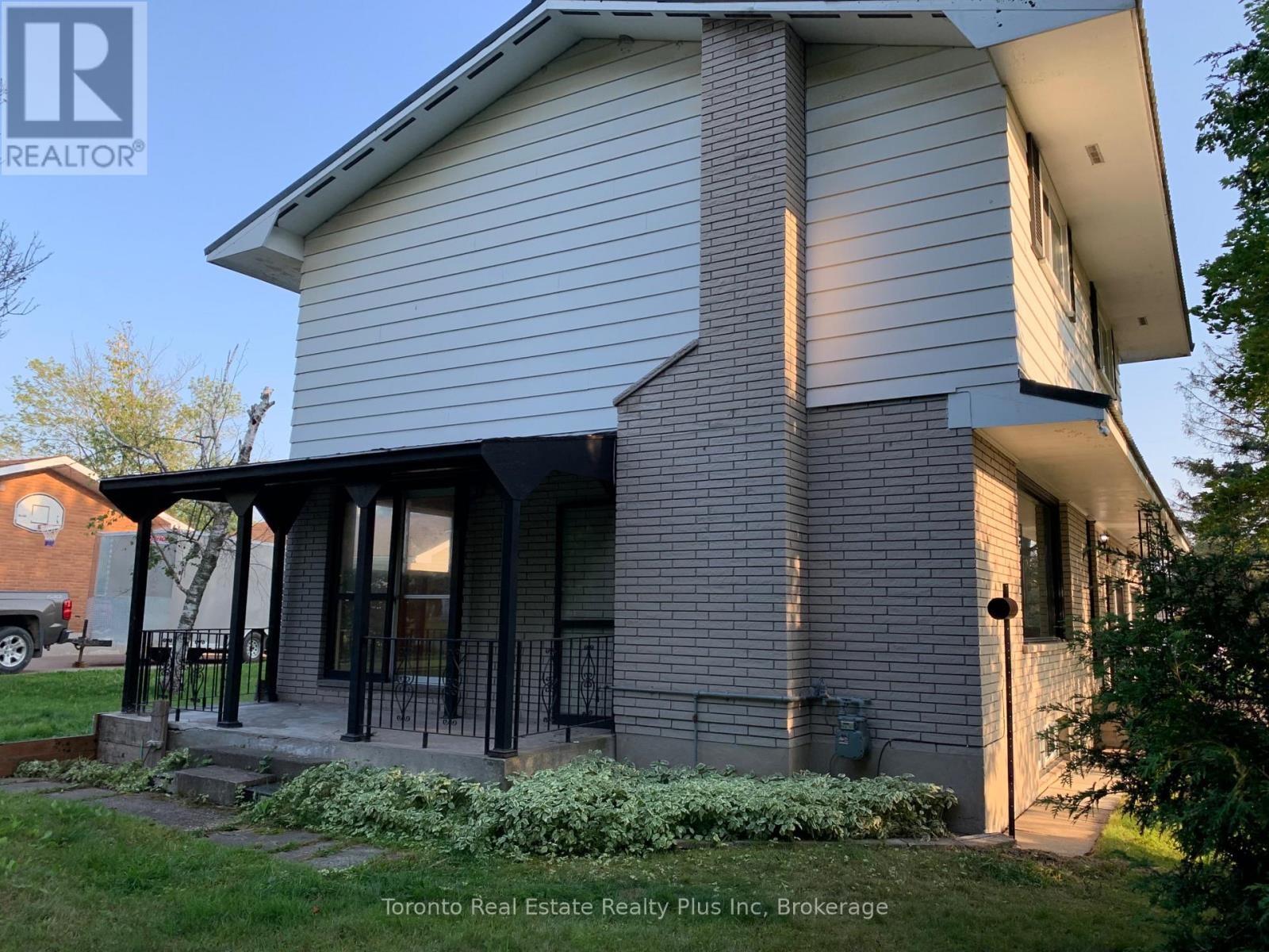 












70 LASALLE CT CRESCENT

,
Sault Ste Marie,




Ontario
P6B4R6

