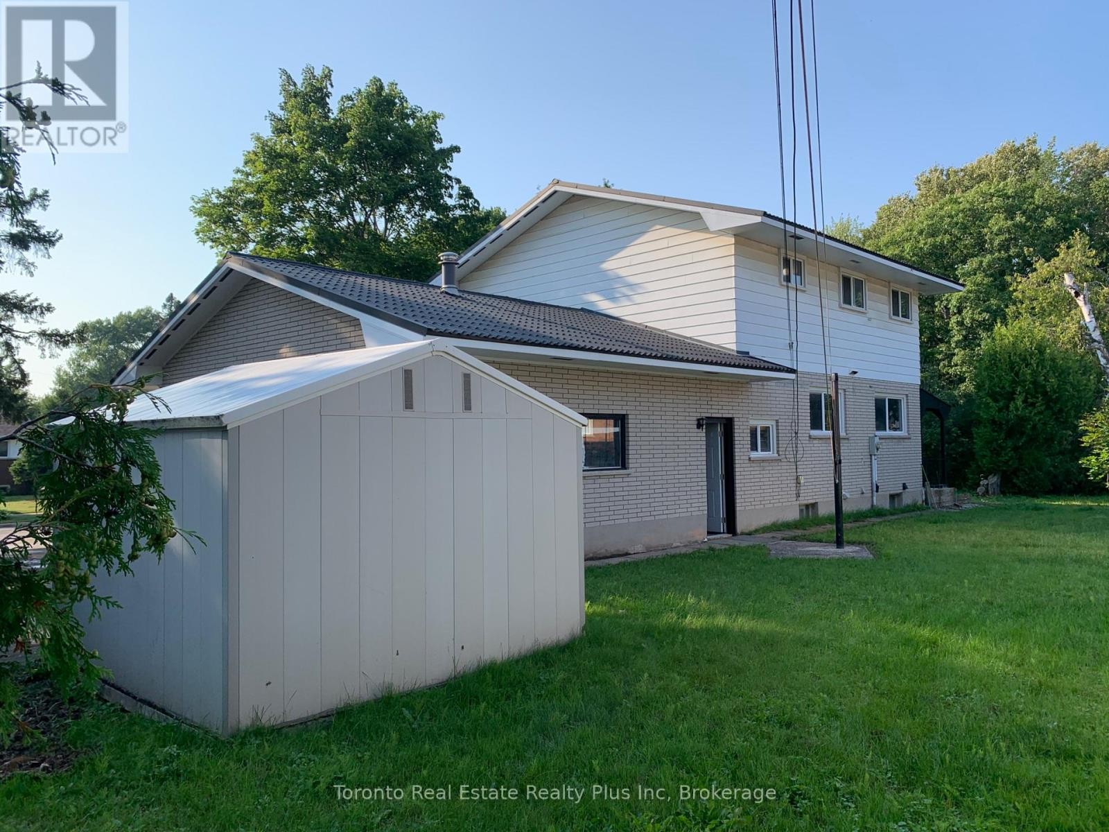 












70 LASALLE CT CRESCENT

,
Sault Ste Marie,




Ontario
P6B4R6

