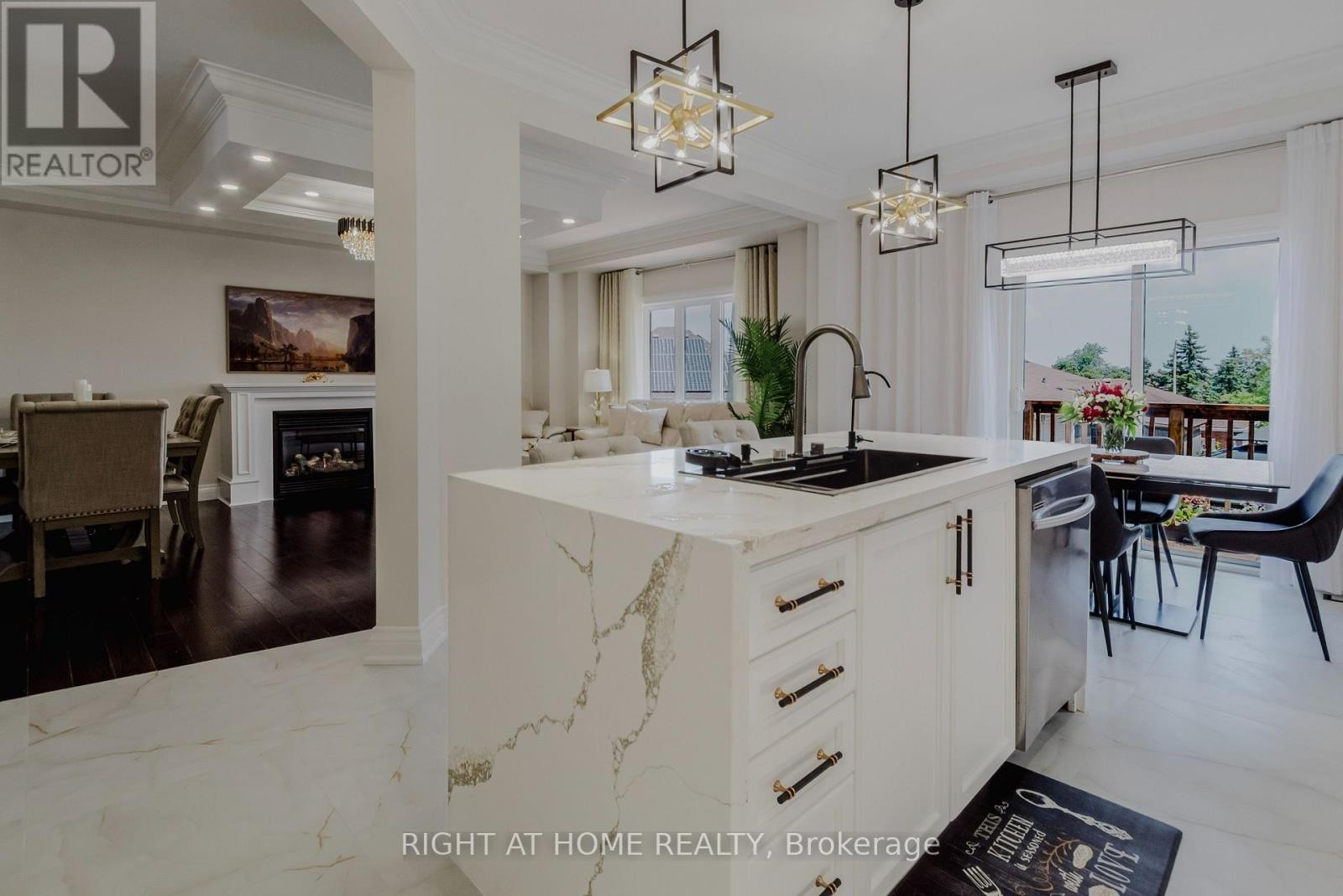 












12 BANKFIELD CRESCENT

,
Hamilton (Stoney Creek Mountain),




Ontario
L8J0B9

