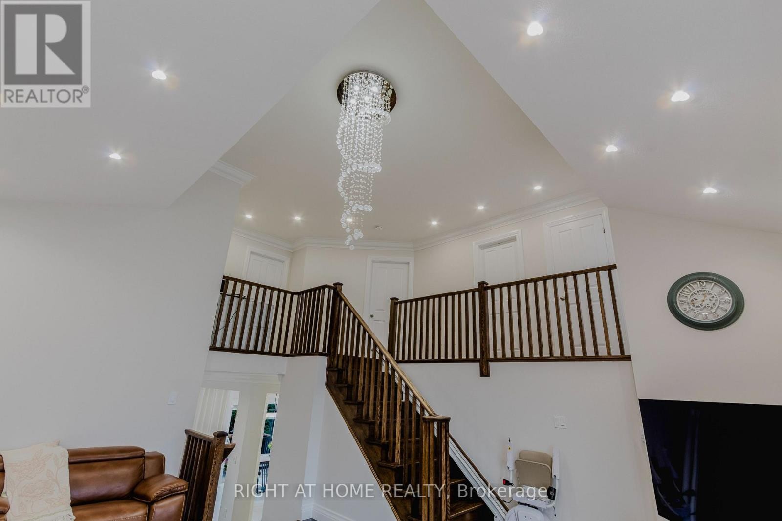












12 BANKFIELD CRESCENT

,
Hamilton (Stoney Creek Mountain),




Ontario
L8J0B9

