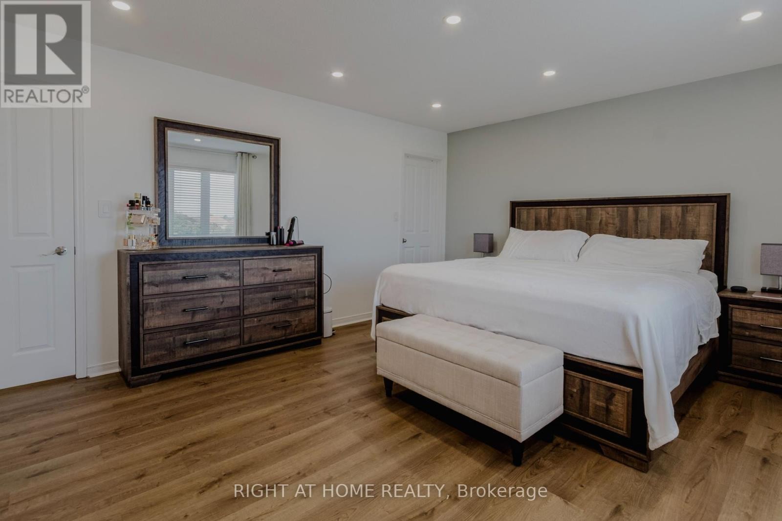 












12 BANKFIELD CRESCENT

,
Hamilton (Stoney Creek Mountain),




Ontario
L8J0B9

