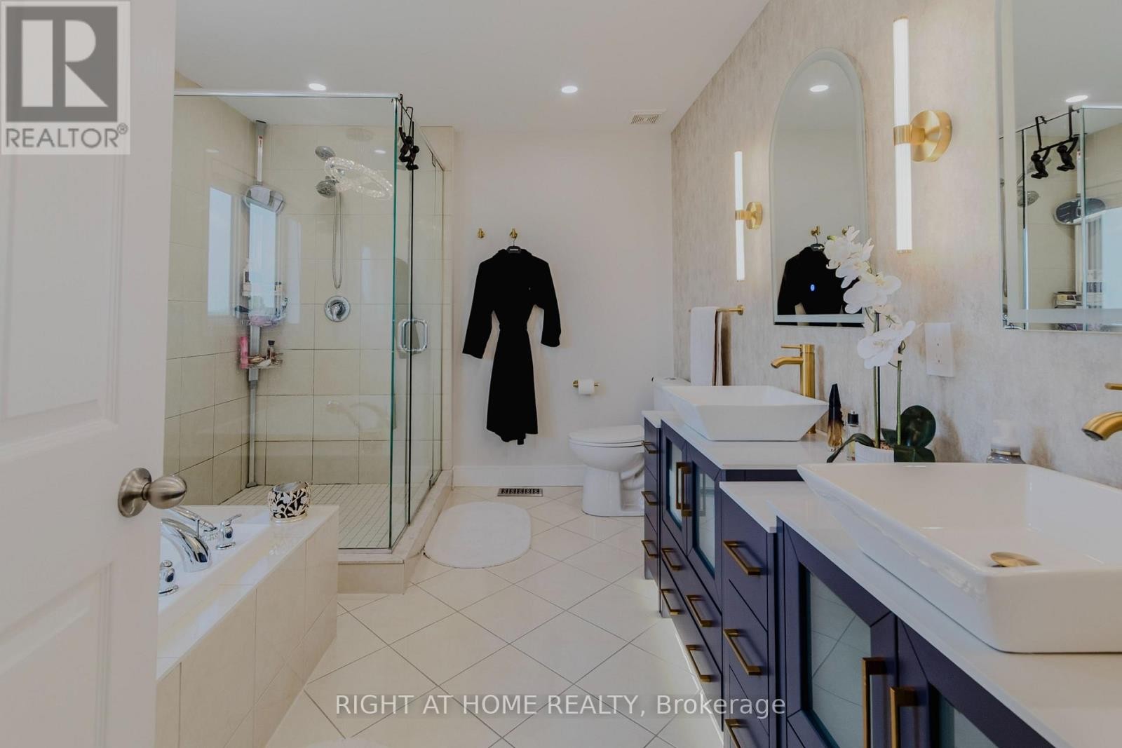 












12 BANKFIELD CRESCENT

,
Hamilton (Stoney Creek Mountain),




Ontario
L8J0B9

