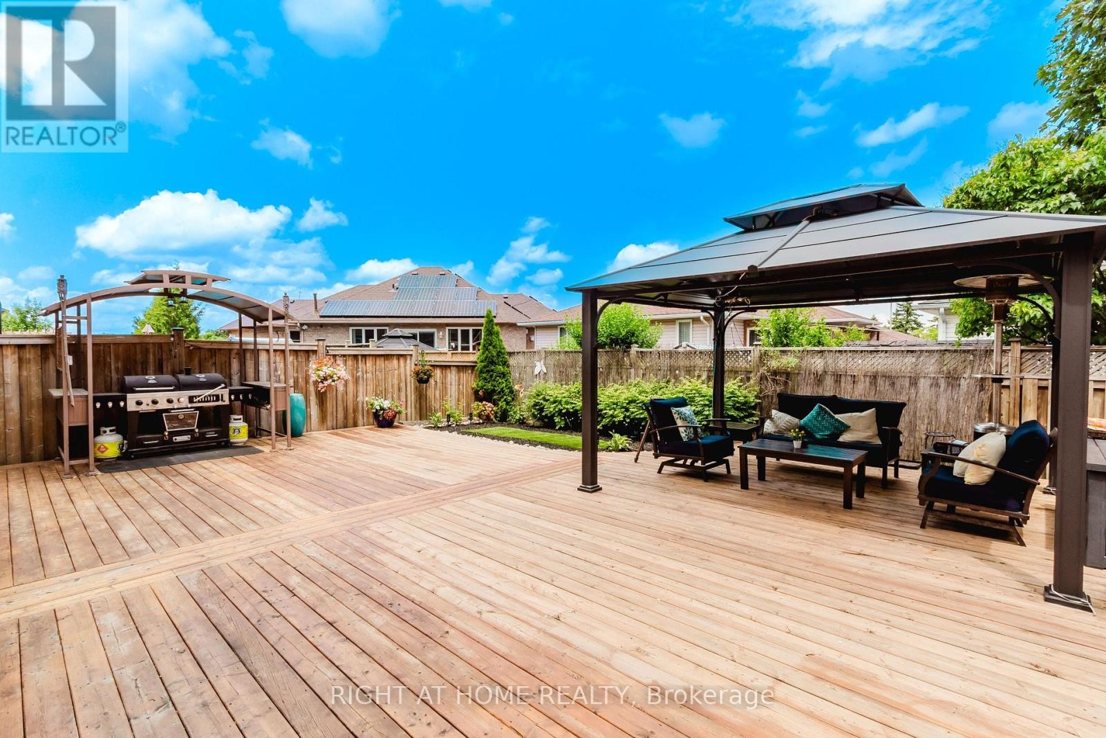 












12 BANKFIELD CRESCENT

,
Hamilton (Stoney Creek Mountain),




Ontario
L8J0B9

