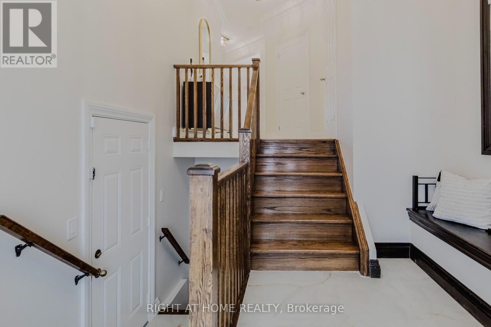 












12 BANKFIELD CRESCENT

,
Hamilton (Stoney Creek Mountain),




Ontario
L8J0B9

