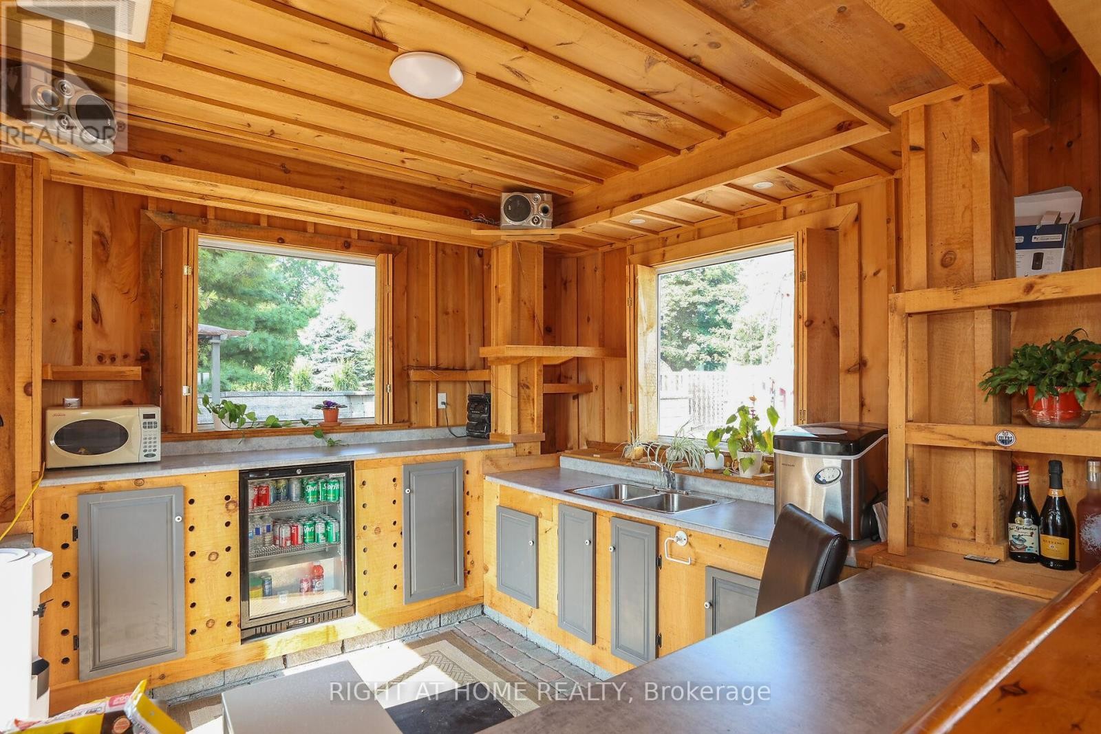 












1027 NIAGARA STONE ROAD

,
Niagara-on-the-Lake (Lakeshore),




Ontario
L0S1J0

