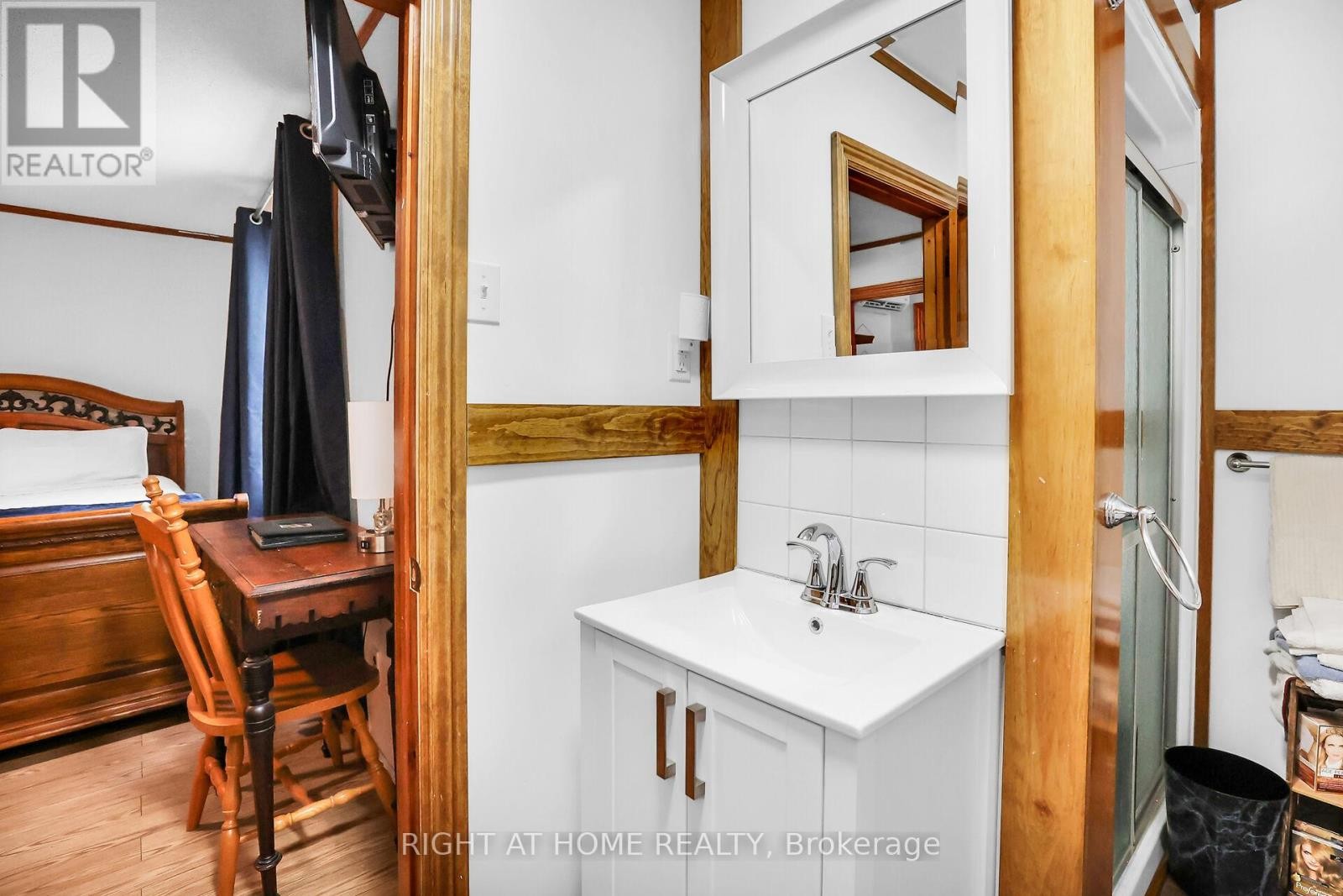 












1027 NIAGARA STONE ROAD

,
Niagara-on-the-Lake (Lakeshore),




Ontario
L0S1J0

