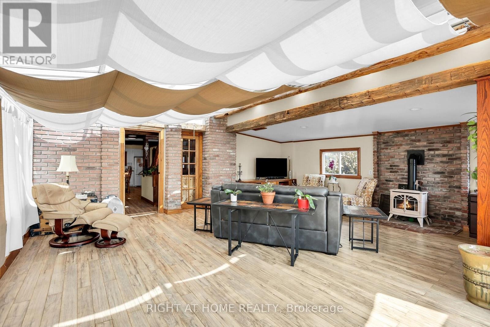












1027 NIAGARA STONE ROAD

,
Niagara-on-the-Lake (Lakeshore),




Ontario
L0S1J0

