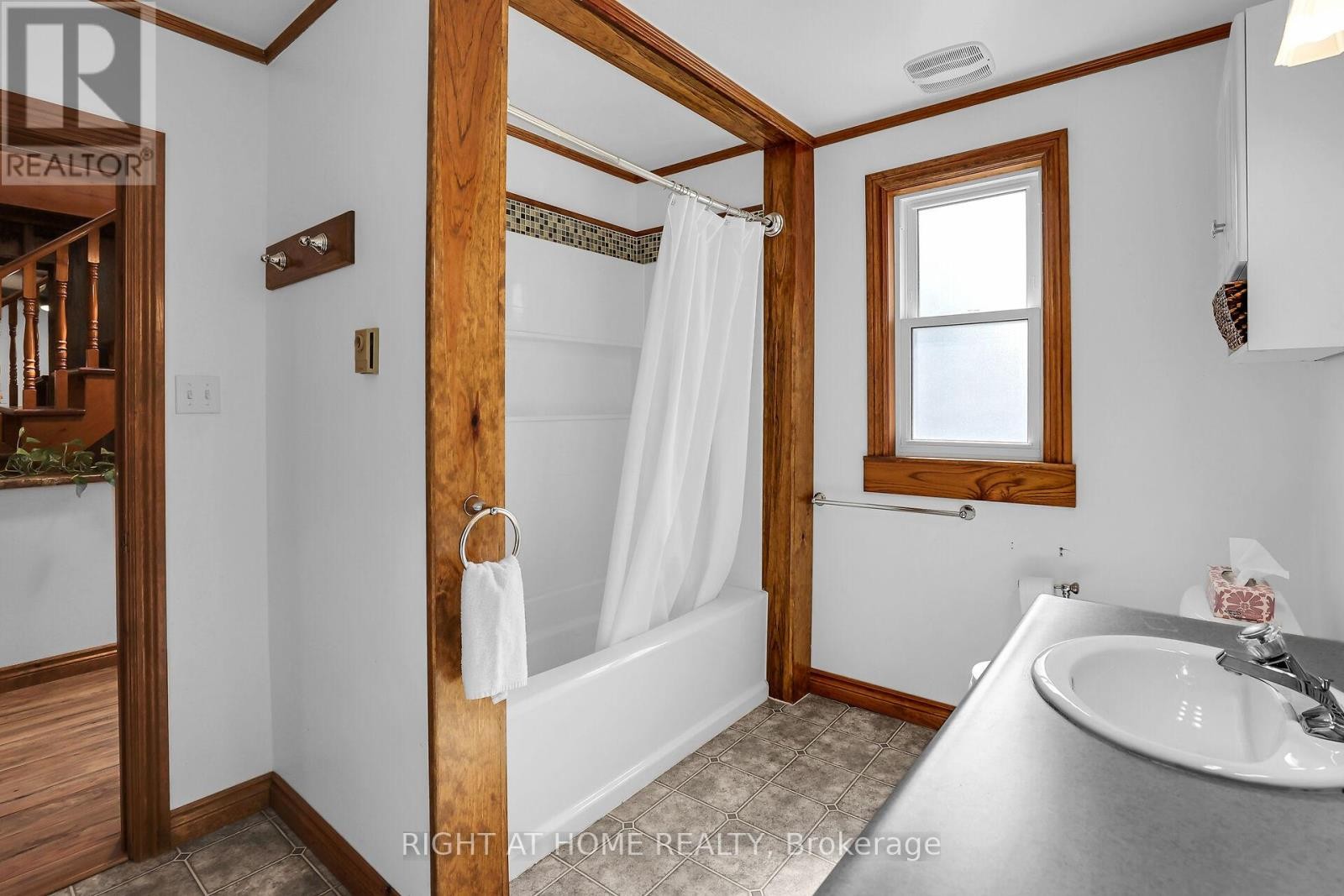 












1027 NIAGARA STONE ROAD

,
Niagara-on-the-Lake (Lakeshore),




Ontario
L0S1J0

