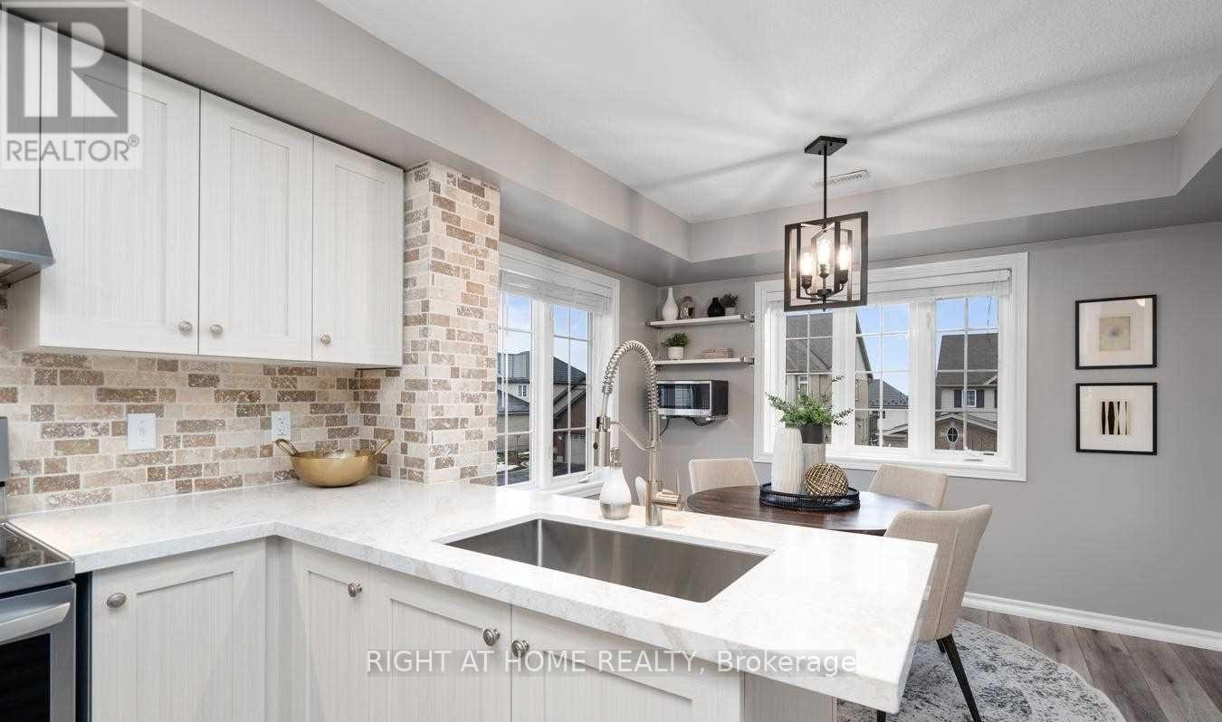 












9A - 15 CARERE CRESCENT

,
Guelph (Victoria North),




Ontario
N1E0K4

