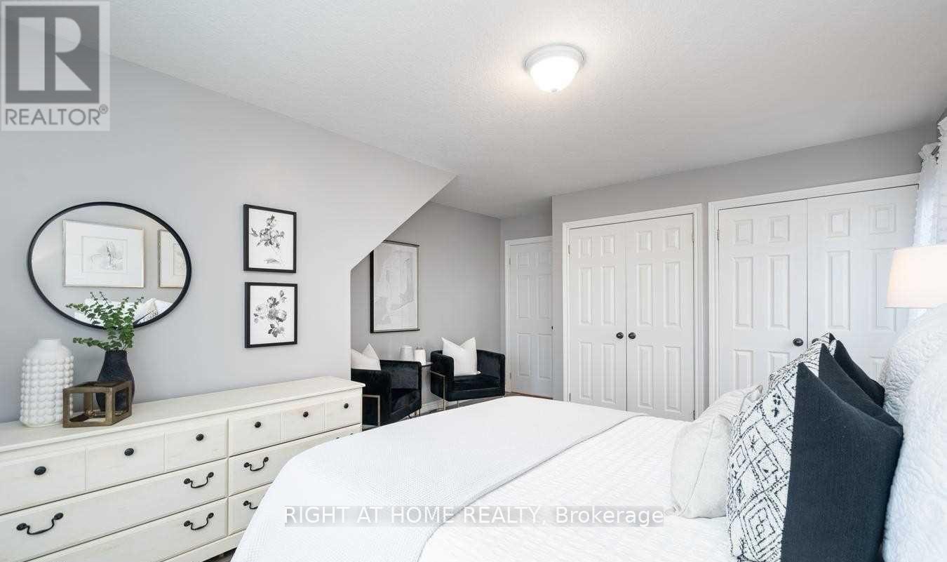 












9A - 15 CARERE CRESCENT

,
Guelph (Victoria North),




Ontario
N1E0K4

