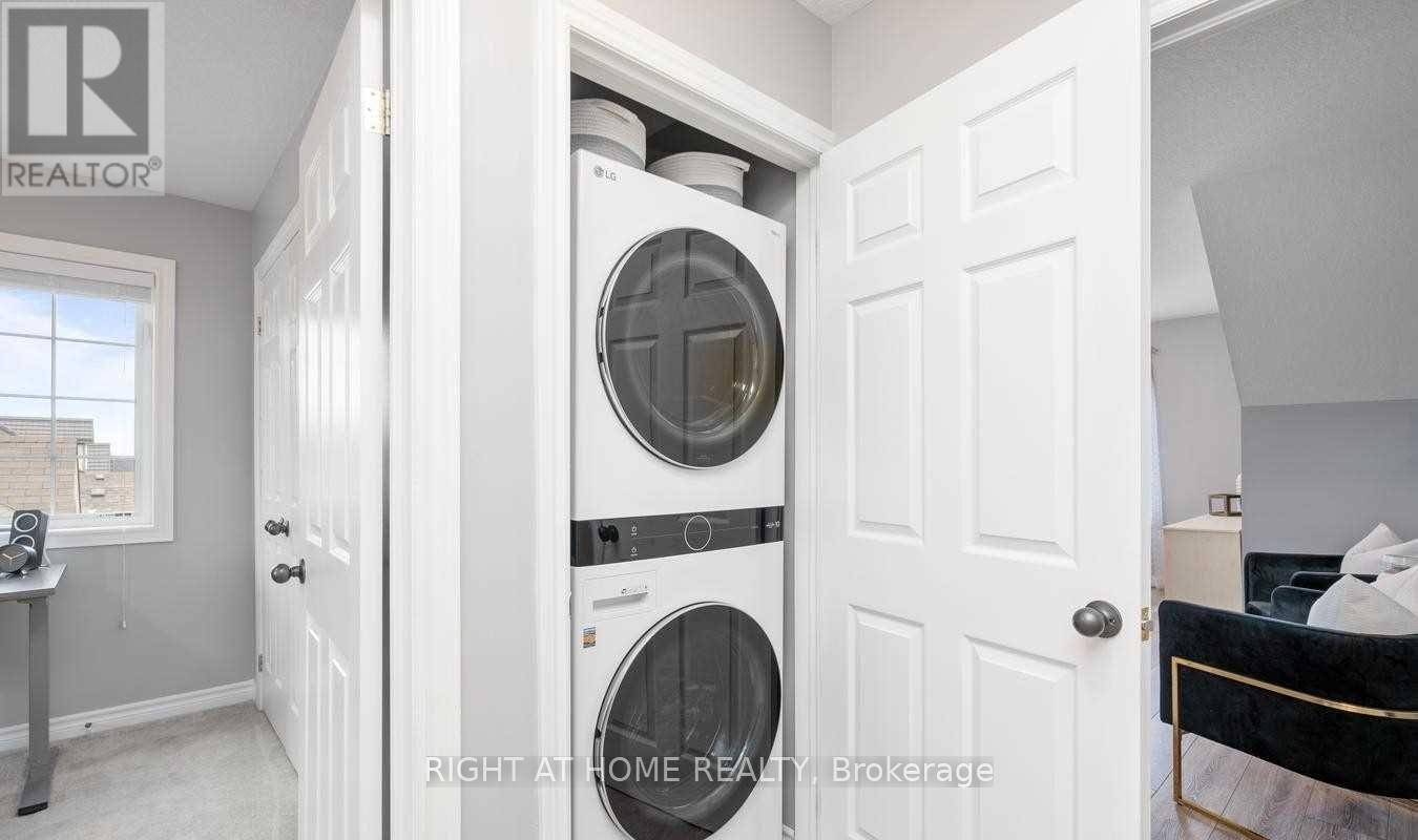 












9A - 15 CARERE CRESCENT

,
Guelph (Victoria North),




Ontario
N1E0K4

