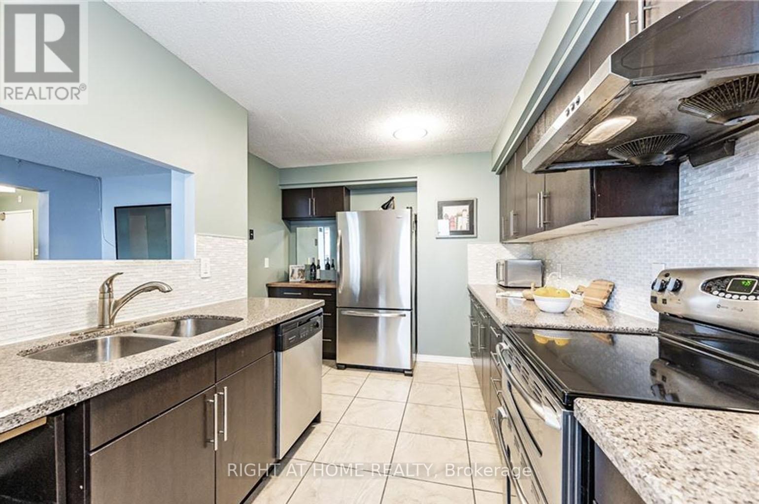












903 - 375 KING STREET N

,
Waterloo,




Ontario
N2J4L6

