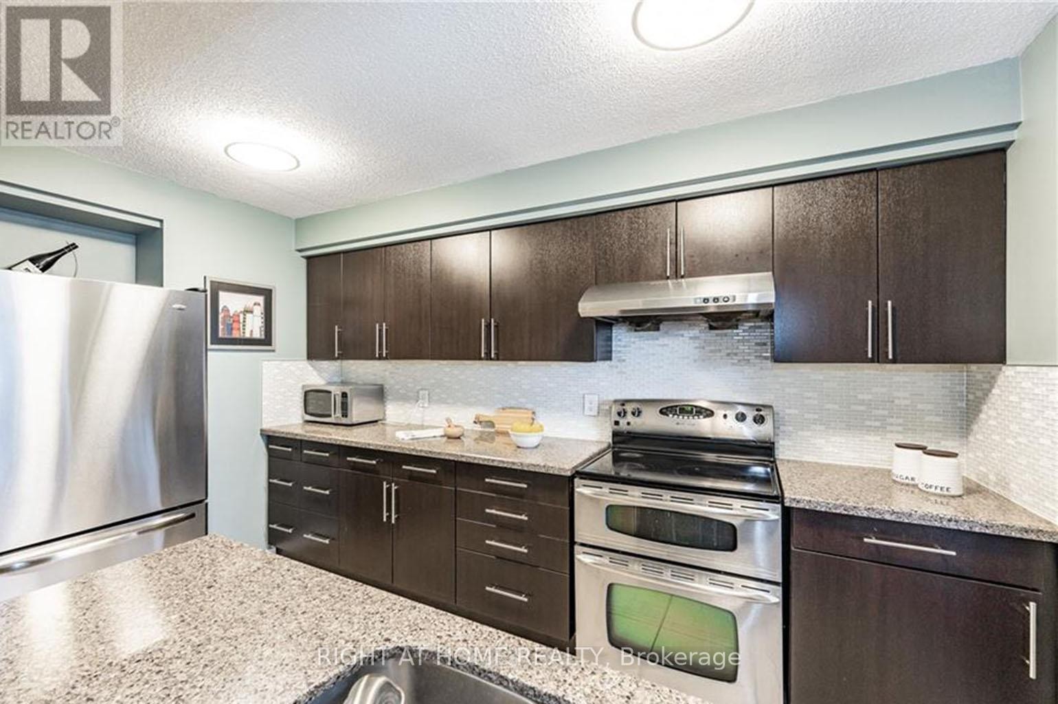 












903 - 375 KING STREET N

,
Waterloo,




Ontario
N2J4L6

