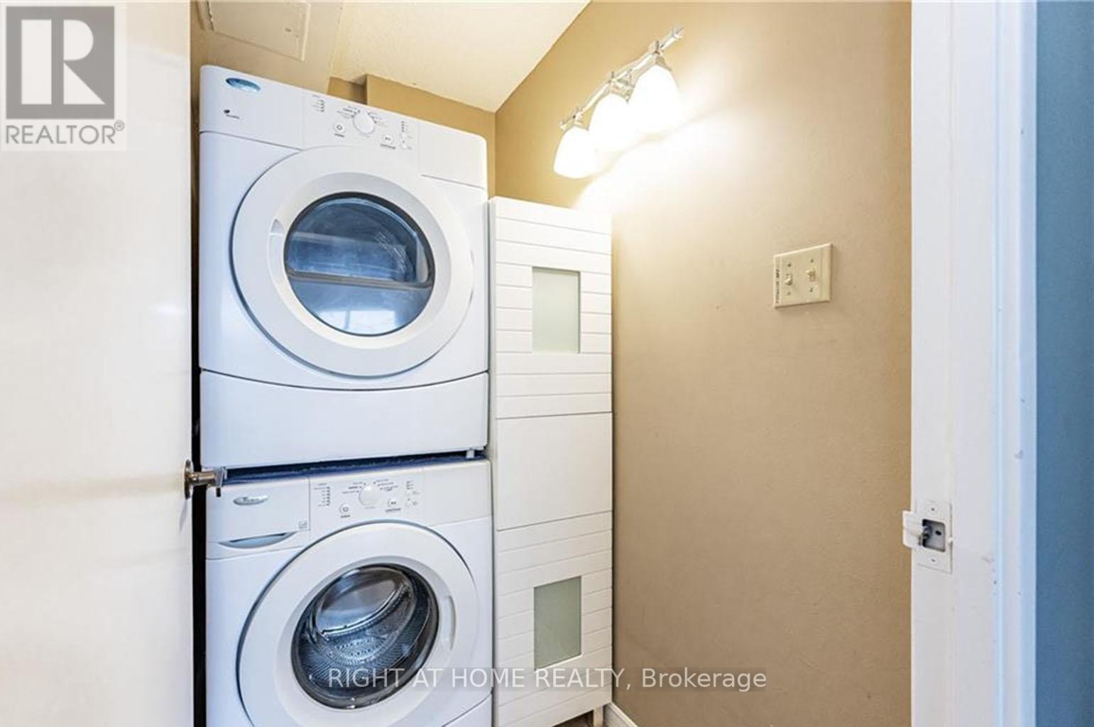 












903 - 375 KING STREET N

,
Waterloo,




Ontario
N2J4L6

