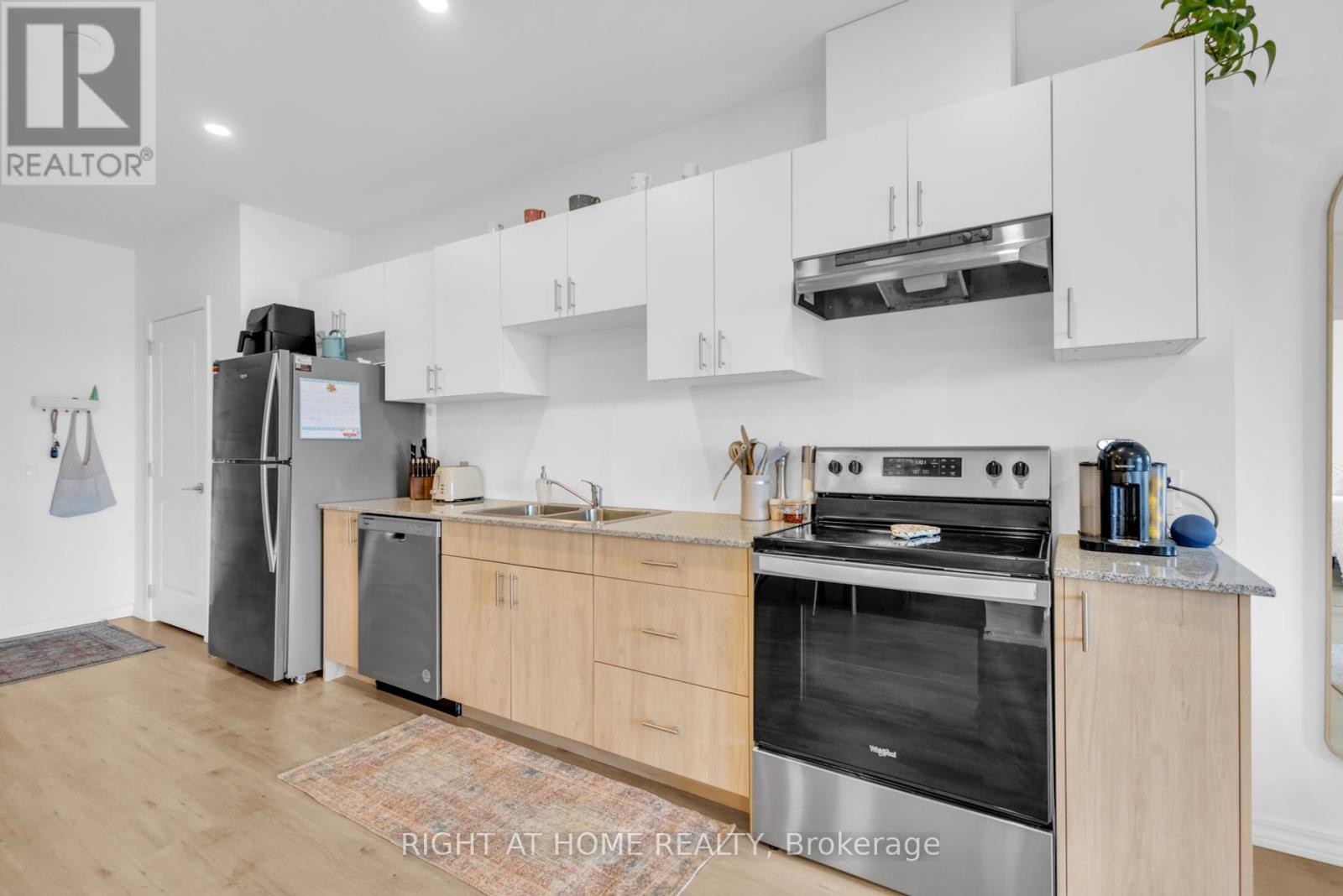 












502C - 191 ELMIRA STREET S

,
Guelph (Willow West/Sugarbush/West Acres),




Ontario
N1K0E5

