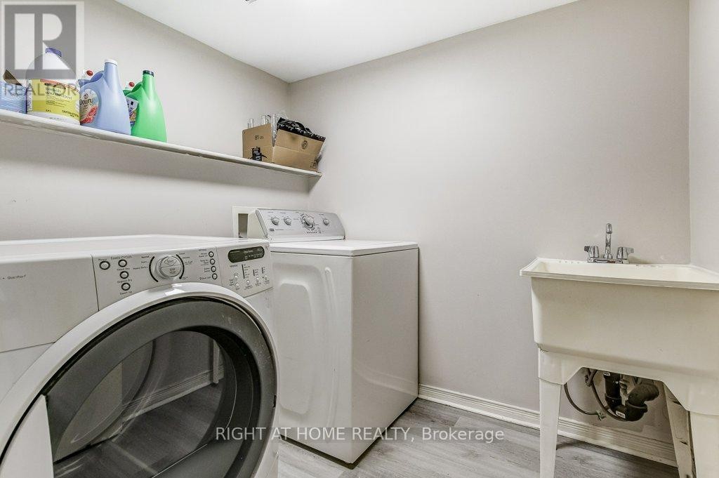 












63 KINSEY STREET

,
St. Catharines (Western Hill),




Ontario
L2S1E2


