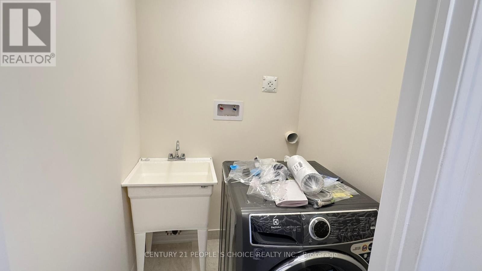 












156 MCGILL AVENUE

,
Erin,




Ontario
N0B1T0

