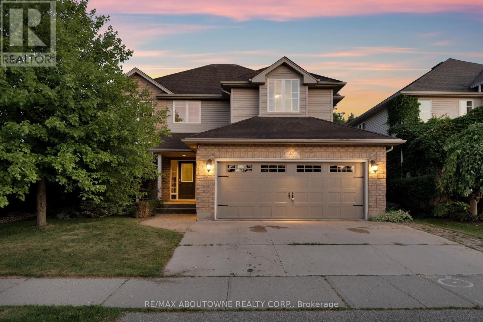 












42 PEARWOOD COURT

,
Kitchener,




Ontario
N2P2L1

