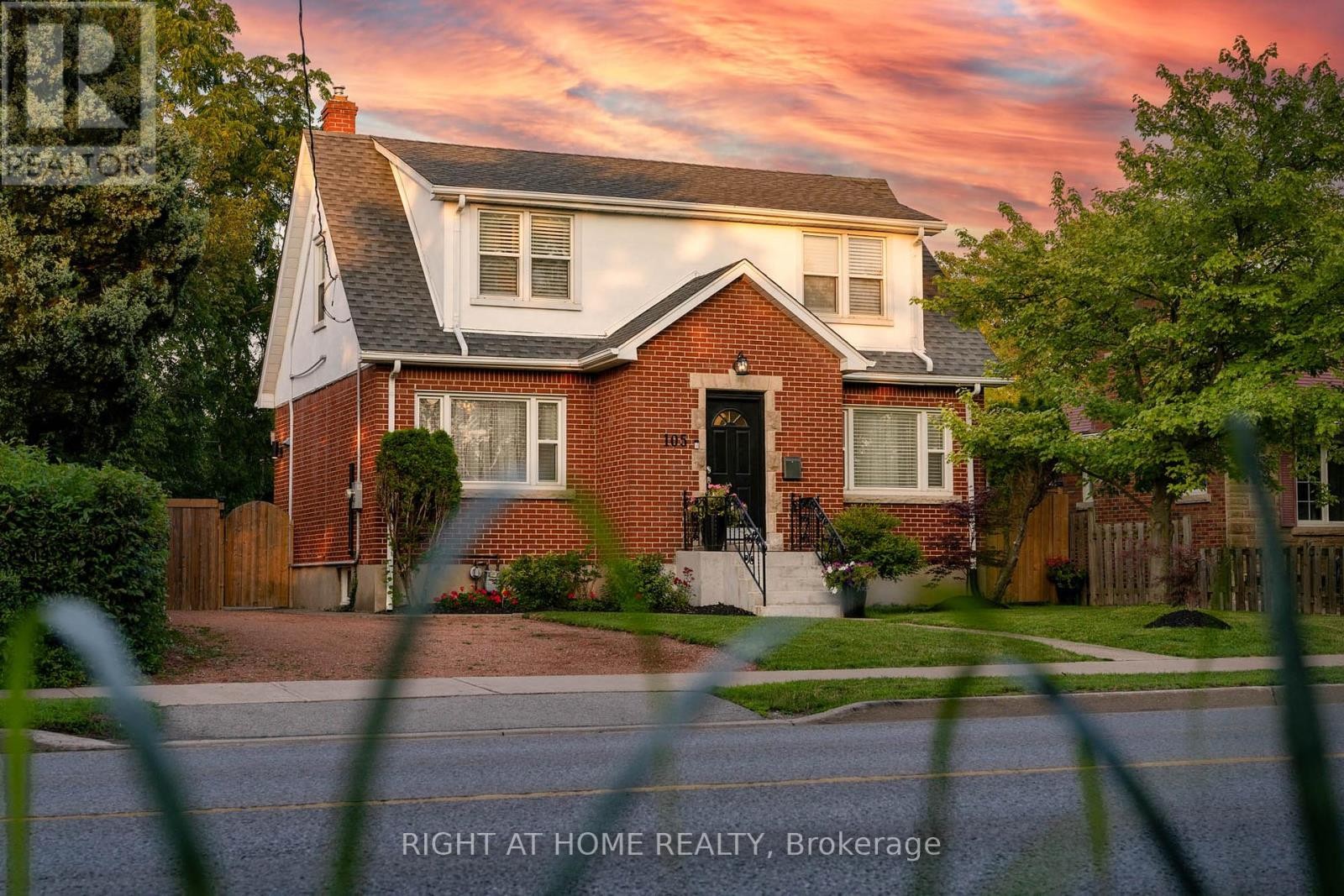 












105 GLENRIDGE AVENUE

,
St. Catharines (Old Glenridge),




Ontario
L2R4X5

