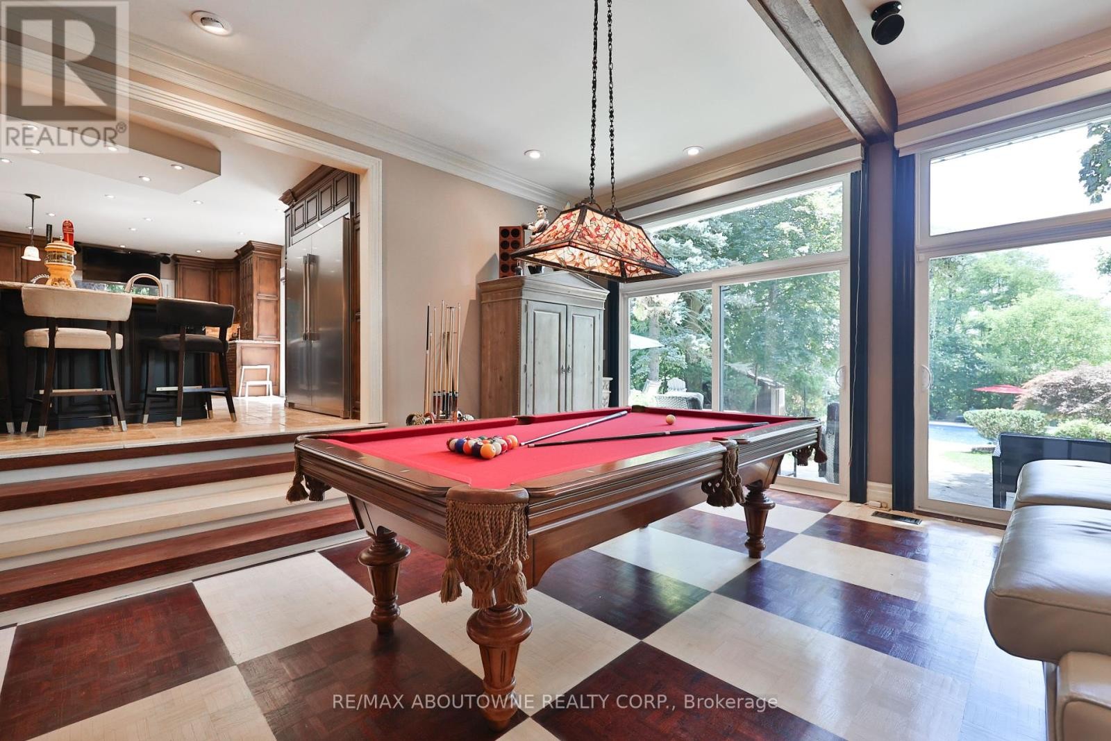 












24 SCHOOL STREET

,
Hamilton (Waterdown),




Ontario
L0R2H0

