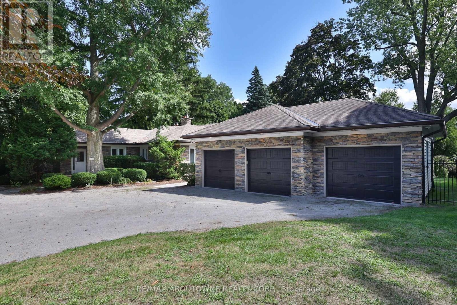 












24 SCHOOL STREET

,
Hamilton (Waterdown),




Ontario
L0R2H0

