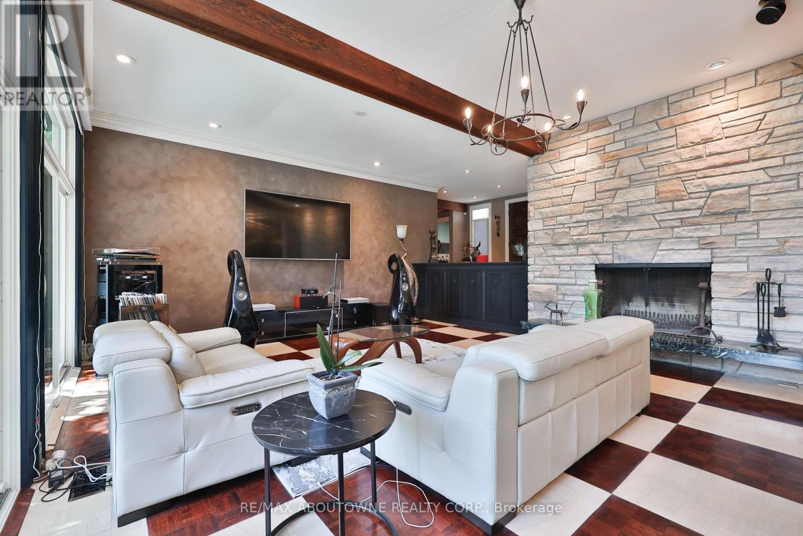 












24 SCHOOL STREET

,
Hamilton (Waterdown),




Ontario
L0R2H0


