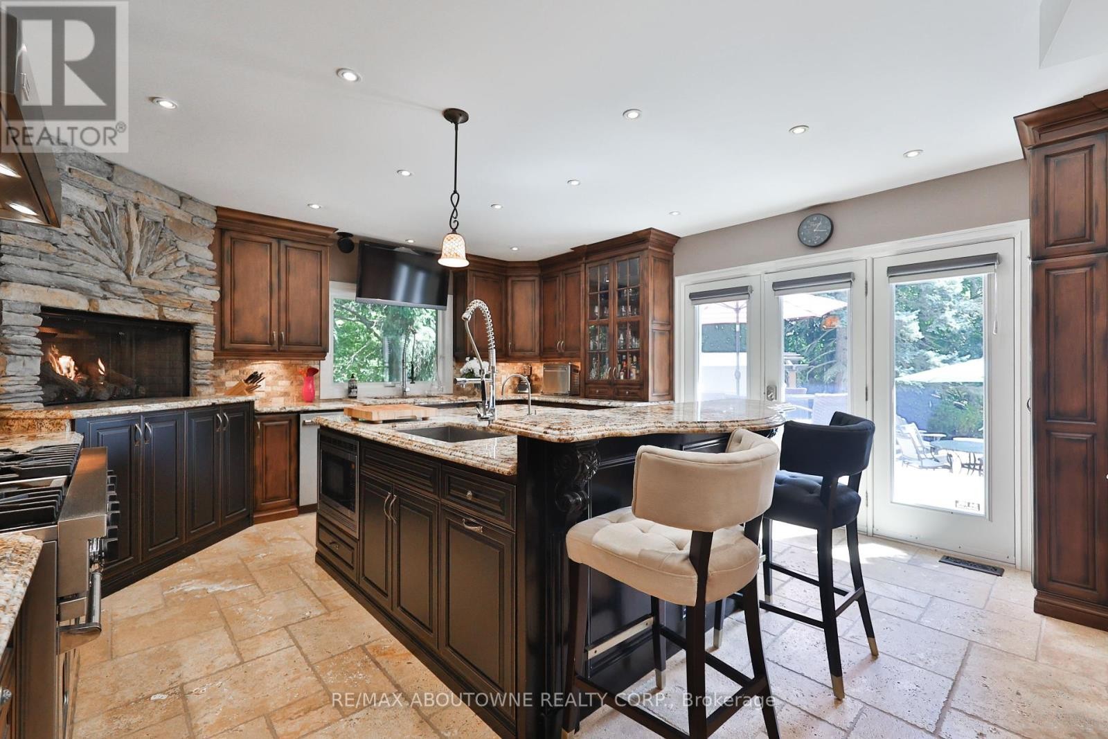 












24 SCHOOL STREET

,
Hamilton (Waterdown),




Ontario
L0R2H0

