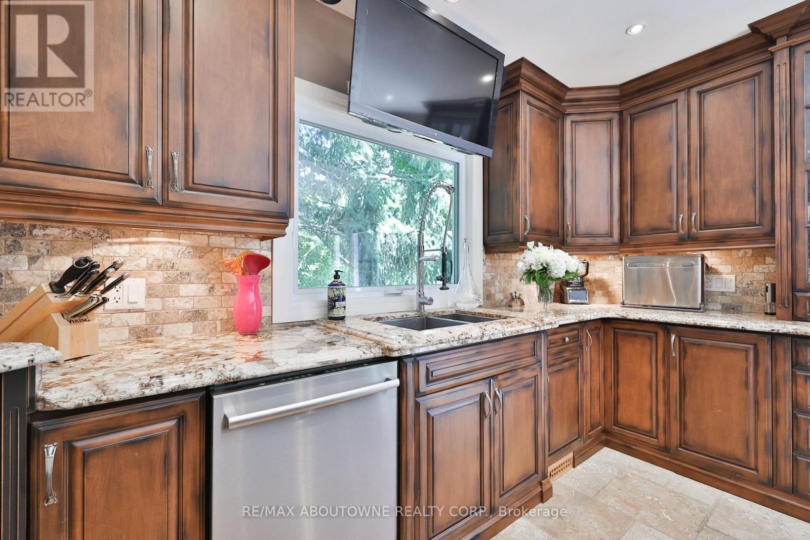 












24 SCHOOL STREET

,
Hamilton (Waterdown),




Ontario
L0R2H0

