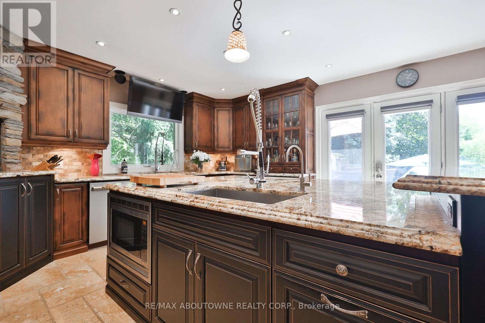 












24 SCHOOL STREET

,
Hamilton (Waterdown),




Ontario
L0R2H0

