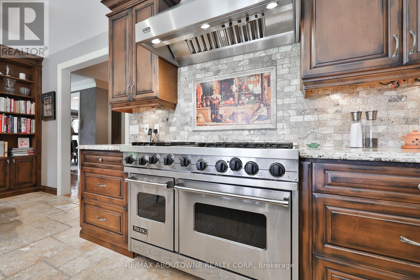 












24 SCHOOL STREET

,
Hamilton (Waterdown),




Ontario
L0R2H0

