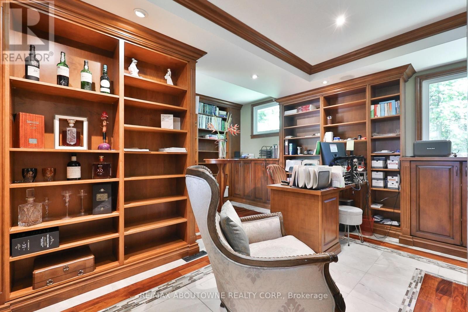 












24 SCHOOL STREET

,
Hamilton (Waterdown),




Ontario
L0R2H0

