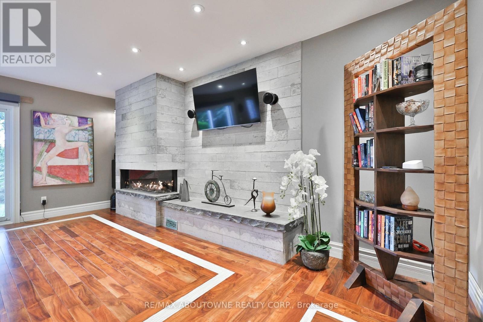 












24 SCHOOL STREET

,
Hamilton (Waterdown),




Ontario
L0R2H0

