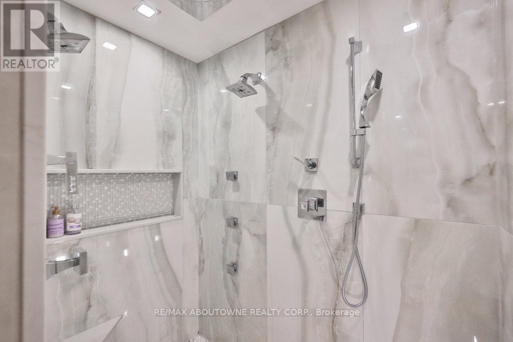 












24 SCHOOL STREET

,
Hamilton (Waterdown),




Ontario
L0R2H0

