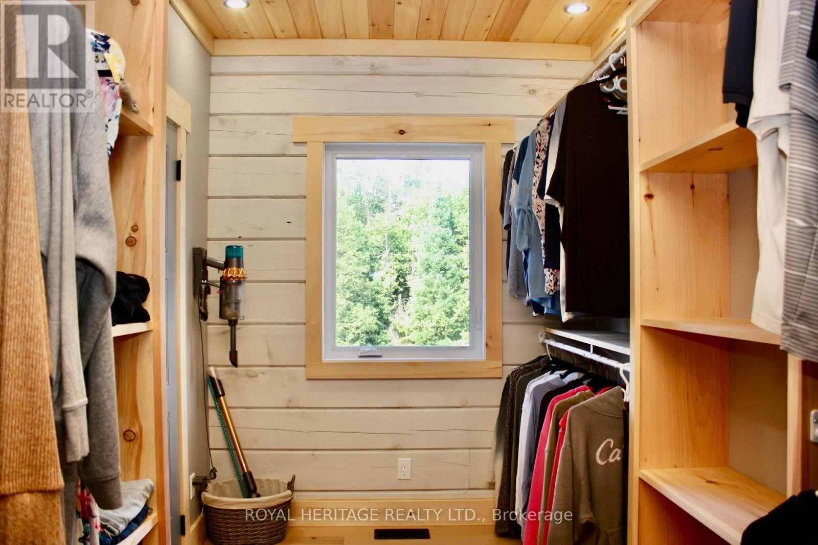 












414 PINE VIEW RIDGE ROAD

,
Tudor and Cashel (Tudor Ward),




Ontario
K0L1W0

