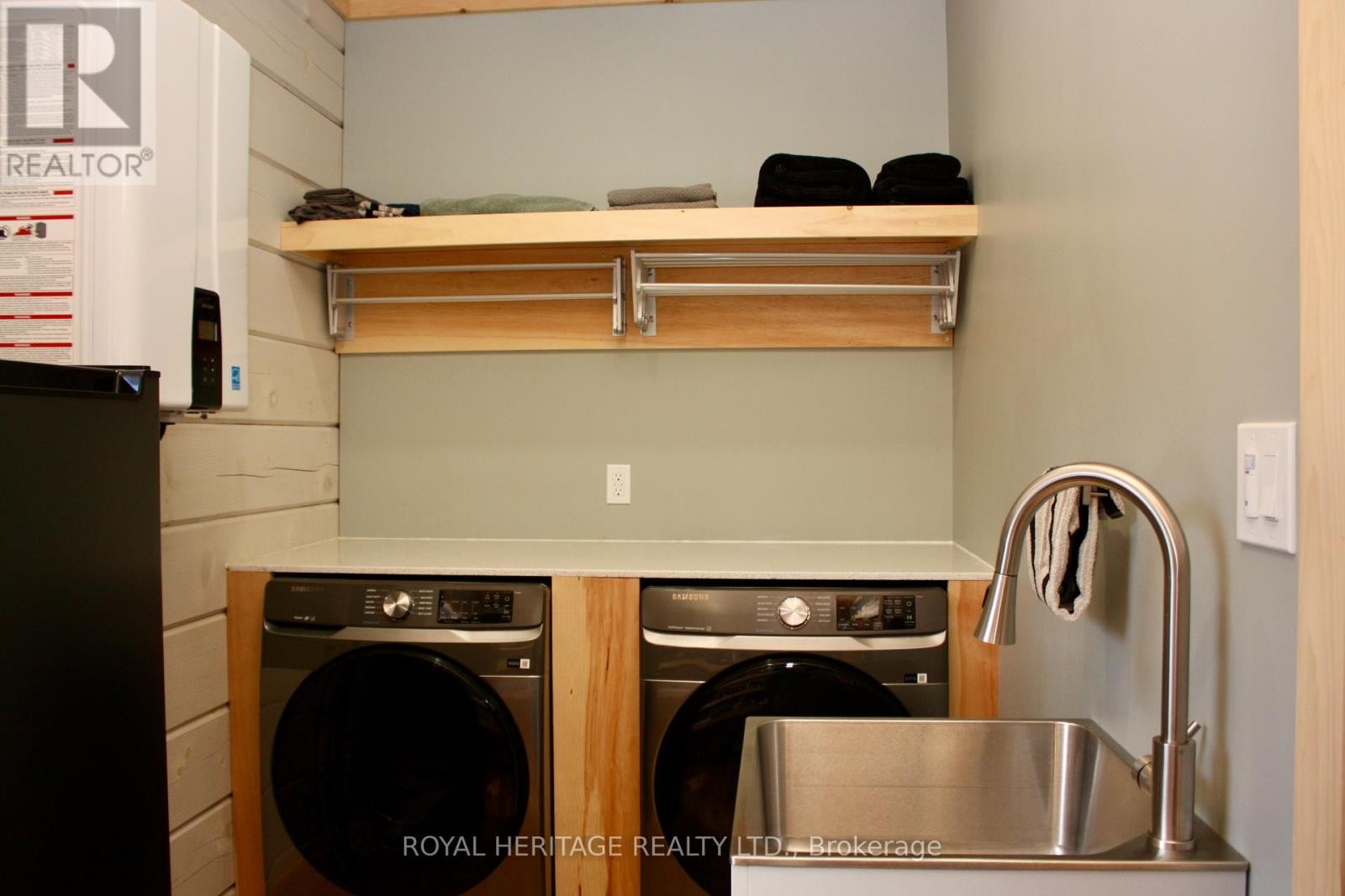 












414 PINE VIEW RIDGE ROAD

,
Tudor and Cashel (Tudor Ward),




Ontario
K0L1W0

